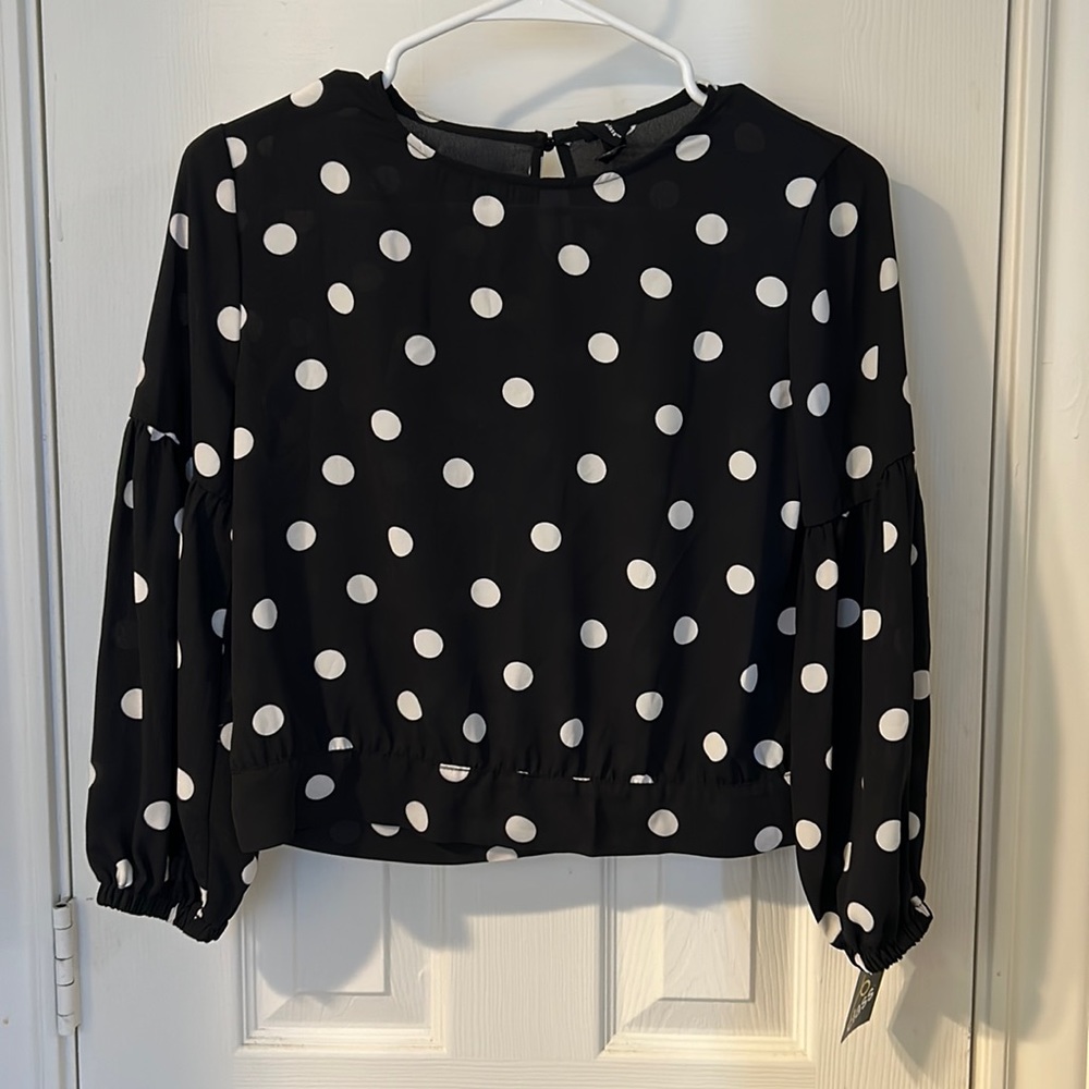Art class shirt, size L, color black and white